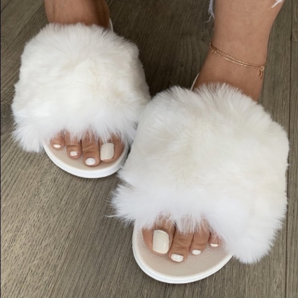 WHITE FLUFF FUR SLIDES SIZE 9 - Picture 2 of 2